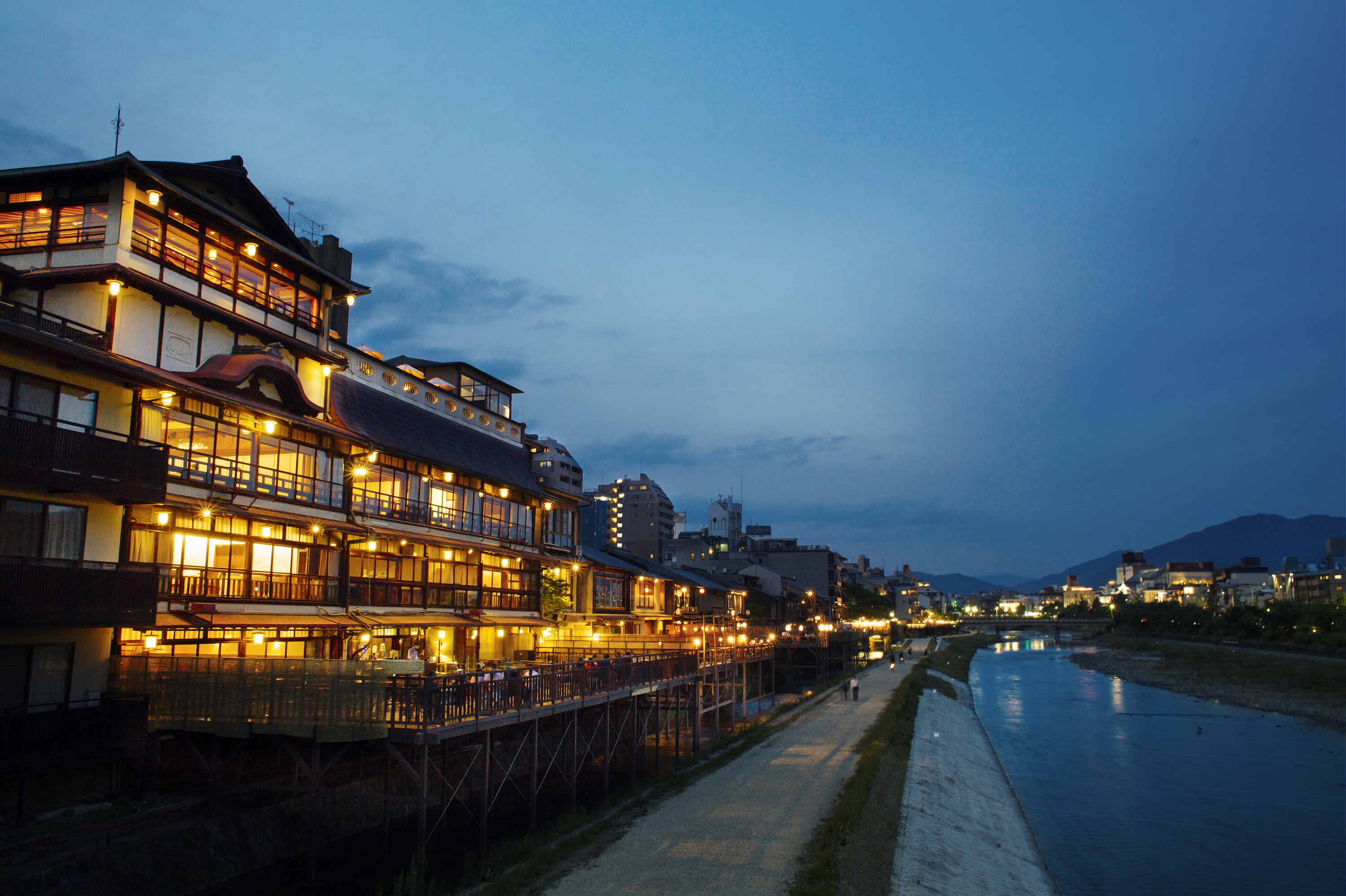 欣賞五山送火，在三間文化財和歷史建物餐廳內享受傳統京都夏季